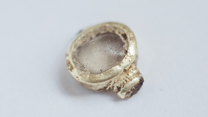 Különleges gyűrűre bukkantak a Palotanegyedben – fotók
