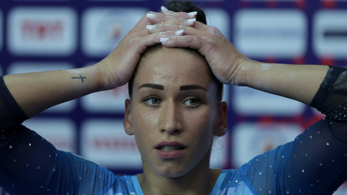 Kovács Zsófia talajgyakorlata után, az antalyai olimpiai kvalifikációs torna Európa-bajnokság női egyéni összetettjében 2023. április 14-én. Kovács ezüstérmet nyert.