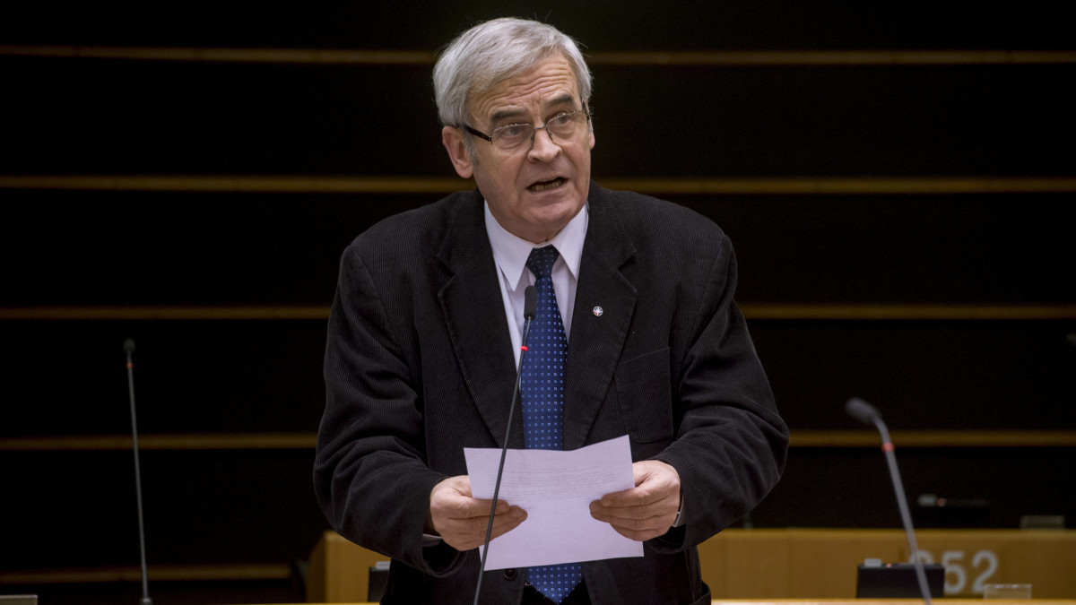 Az Európai Parlament honlapján közreadott képen Tőkés László romániai néppárti képviselő felszólal a jogállamiság magyarországi helyzetéről tartott vitán a parlament plenáris ülésén Brüsszelben 2019. január 30-án.