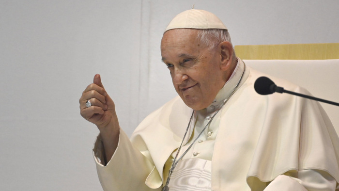 Megszólalt a Vatikán Ferenc pápa légzési problémáiról