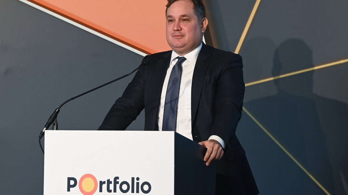 Nagy Márton gazdaságfejlesztési miniszter beszédet mond a Portfolio gazdasági hírportál online hitelezési konferenciáján a budapesti Marriott Hotelben 2023. május 4-én.