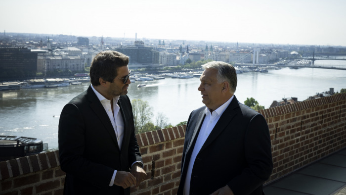 Konzervatív vezetővel találkozott Orbán Viktor a Karmelitában