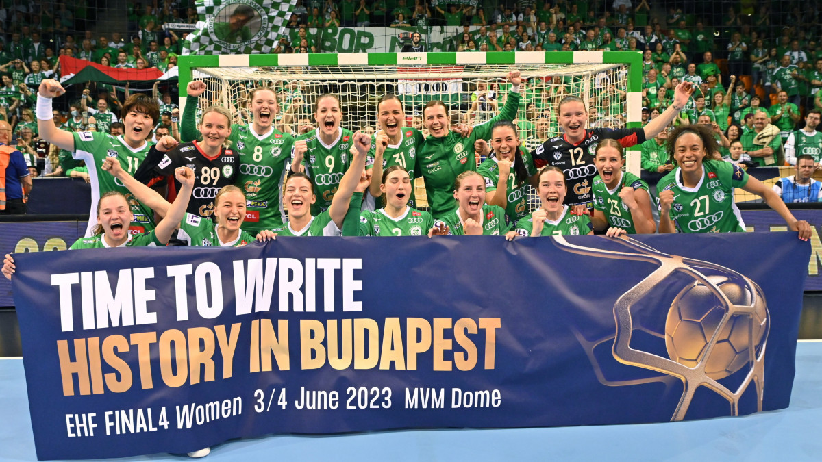 A győztes Győr játékosai a női kézilabda Bajnokok Ligájának negyeddöntőjében játszott Győri Audi ETO KC-Odense HB visszavágó mérkőzést követően a győri Audi Arénában 2023. május 6-án. A győri csapat 37-28-ra megnyerte a mérkőzést.