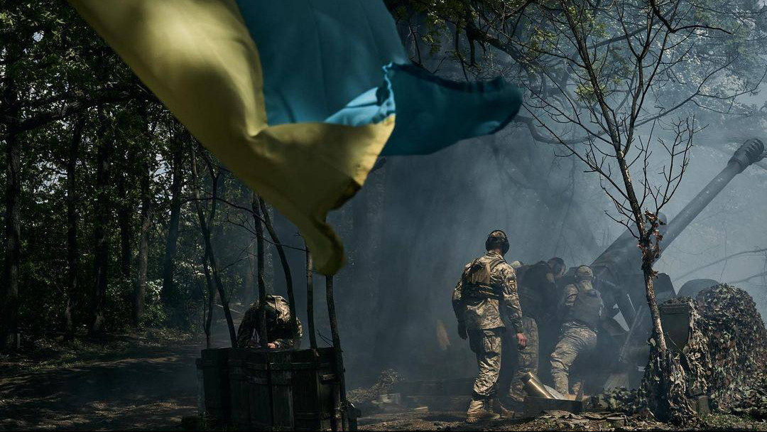 Ukrán tüzérség Bahmutnál. Forrás: Twitter/Lew Anno Suport #Ukr