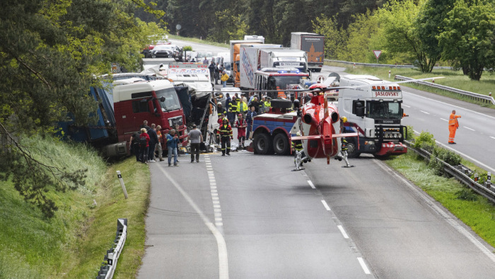 Nagy bejelentést tett a magyar államtitkár a szlovákiai buszbalesetről