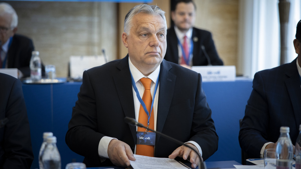 A Miniszterelnöki Sajtóiroda által közreadott képen Orbán Viktor miniszterelnök, a Fidesz elnöke, a világ kereszténydemokrata, konzervatív pártjait tömörítő CDI egyik alelnöke a konzervatív pártok világszövetségének (CDI-IDC) tanácskozásán a szlovéniai Bledben 2023. május 18-án.