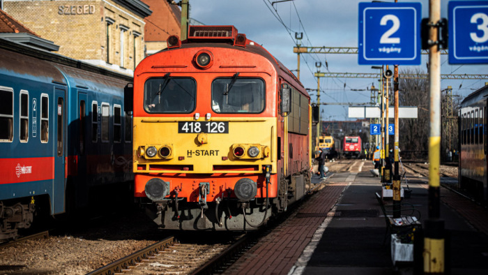 Retró vonattal invitál időutazásra a MÁV – képek