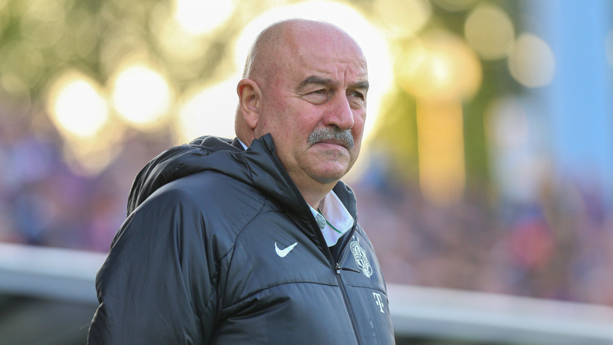 Sztanyiszlav Csercseszov, a Ferencváros vezetőedzője a labdarúgó OTP Bank Liga, 31. fordulójában játszott Kecskeméti TE - Ferencvárosi TC mérkőzésen a kecskeméti Széktói Stadionban 2023. május 13-án.