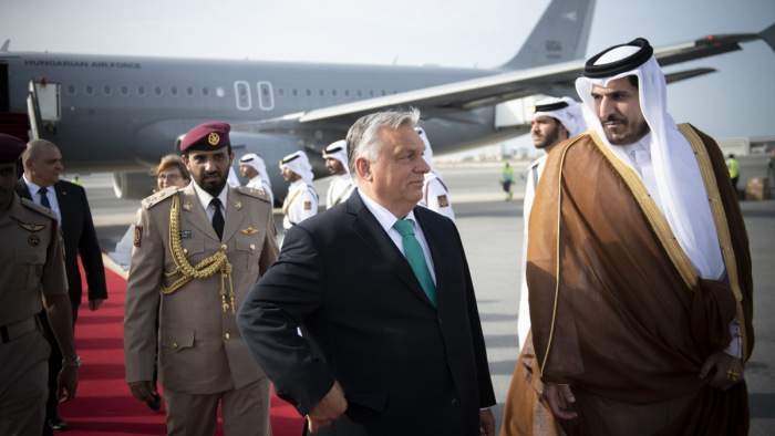 Orbán Viktor Katarba utazott, a földgázbeszerzés ügyében is lehet mondanivalója