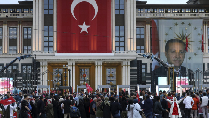 Nem hivatalos eredmény: Recep Tayyip Erdogan marad a török elnök