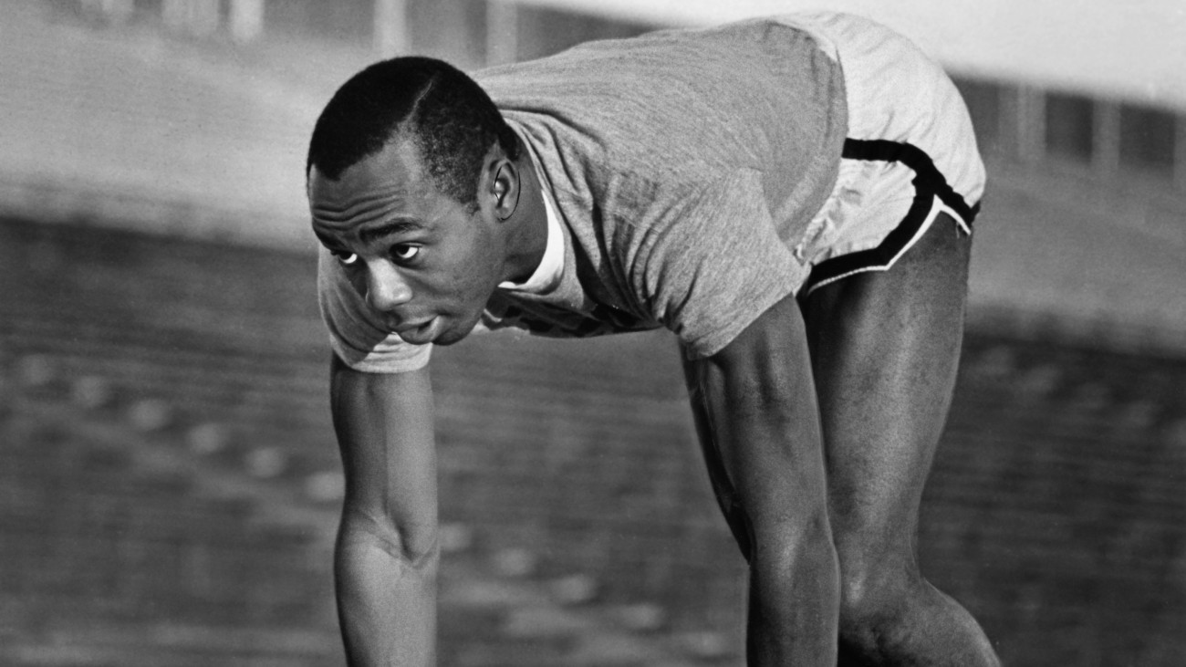 CALIFORNIA - JANUARY 2: Jim Hines practices for the All-American Games on January 2, 1968 in California. (Photo by Howard Erker/MediaNews Group/Oakland Tribune via Getty Images)