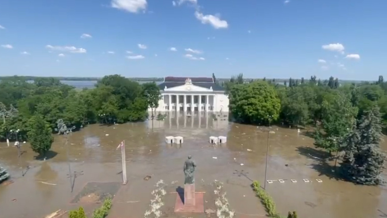 Gátrobbantás: Nova Kahovkát elérte az áradás