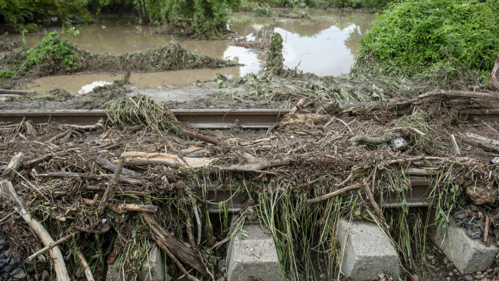 Harmadfokú árvízvédelmi készültség két magyar folyón