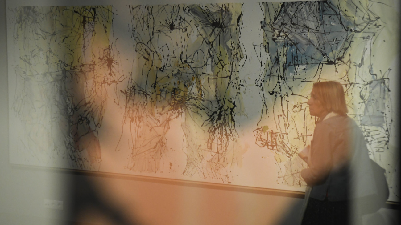 A Baselitz X Schiavone - Egymást metsző korok - Kortárs grafikák és reneszánsz rézkarcok a Szépművészeti Múzeum gyűjteményéből című kiállítás a sajtóbemutató napján, 2023. június 12-én. A tárlat június 15-től október 1-jéig látható a múzeum megújult grafikai kiállítóterében.