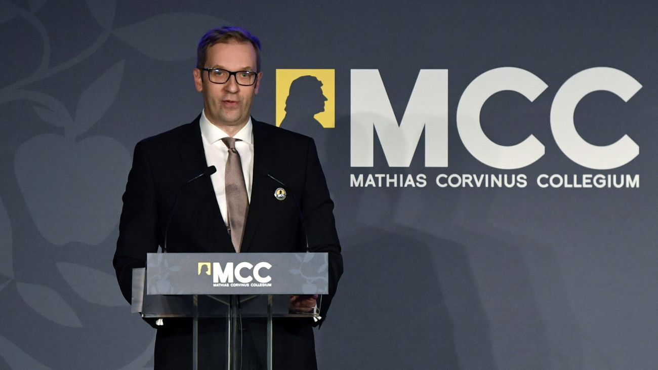 Szalai Zoltán főigazgató beszédet mond a Mathias Corvinus Collegium (MCC) évnyitóján az újbudai Flamenco Hotelben 2021. szeptember 9-én.MTI/Máthé Zoltán