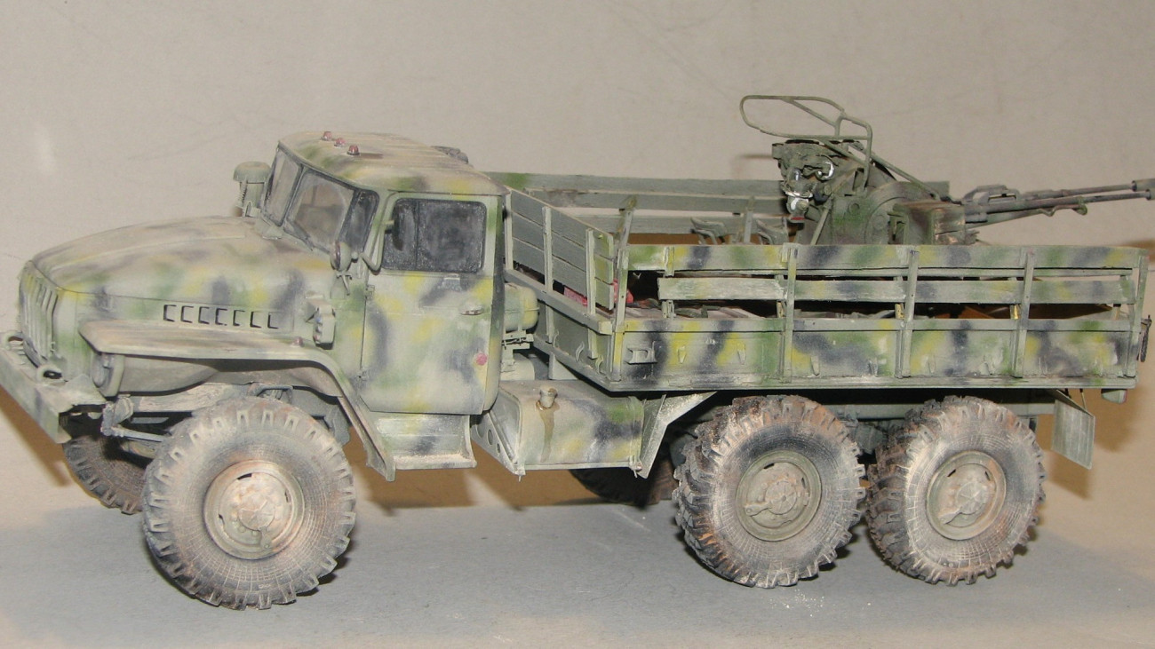 Orosz Ural teherautó ZU-23-2 gépágyúval. Forrás:Twitter/Armorama