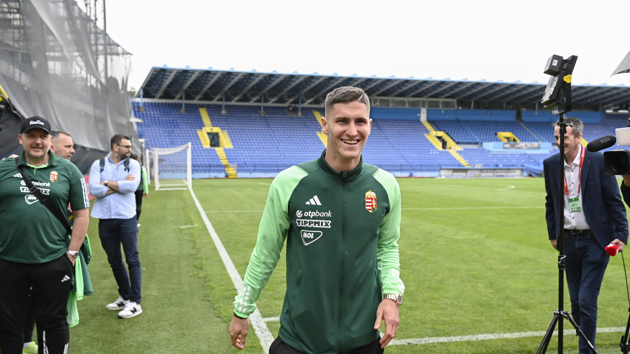 Sallai Roland, a magyar labdarúgó-válogatott tagja a másnapi Montenegró - Magyarország Európa-bajnoki selejtező mérkőzés előtt a helyszínen, a Podgorica Városi Stadionban 2023. június 16-án.