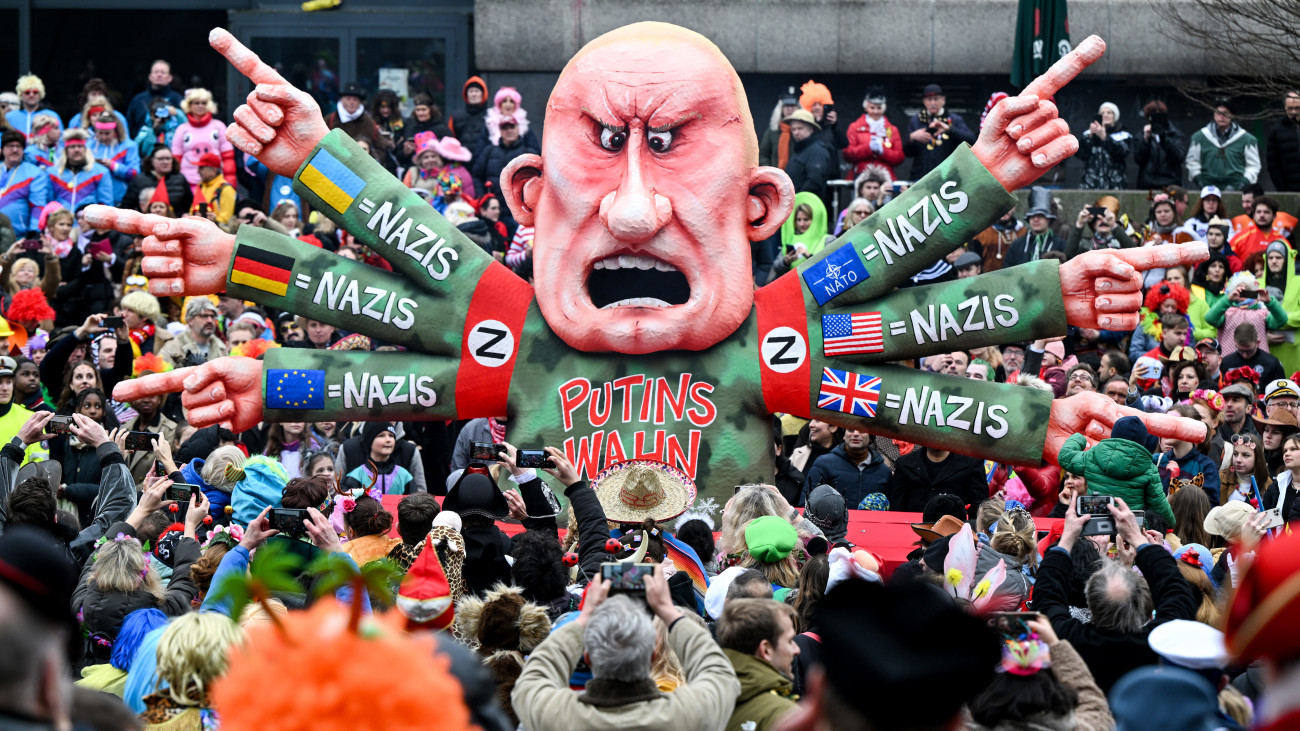 20 February 2023, North Rhine-Westphalia, Duesseldorf: A motto float with the inscription Putins delusion shows the leader of the Russian mercenary force Wagner Prigozhin referring to Nazis all over the world. DĂźsseldorf is hosting its first Rose Monday parade in three years; in 2021 and 2022, the parades were canceled due to Corona. Photo: Federico Gambarini/dpa (Photo by Federico Gambarini/picture alliance via Getty Images)