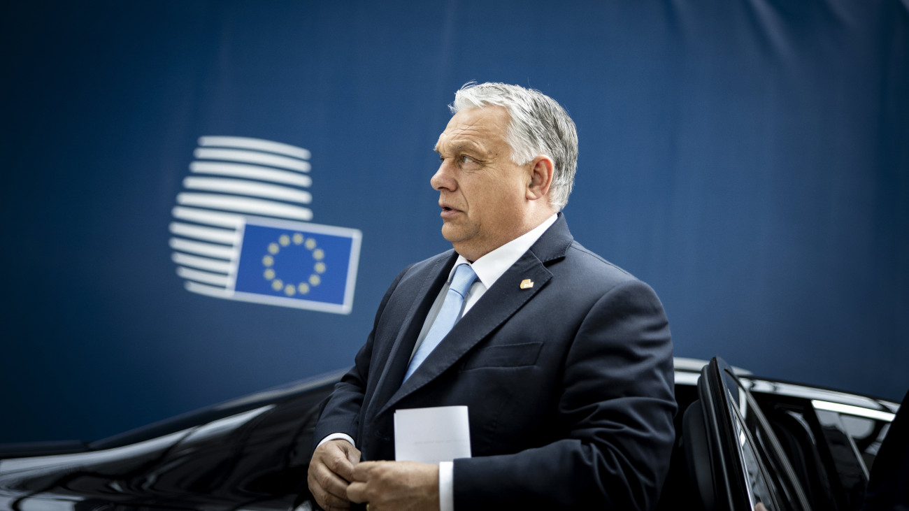 A Miniszterelnöki Sajtóiroda által közreadott képen Orbán Viktor miniszterelnök az Európai Unió tagországai állam- és kormányfőinek kétnapos tanácskozására érkezik Brüsszelben 2023. június 29-én.