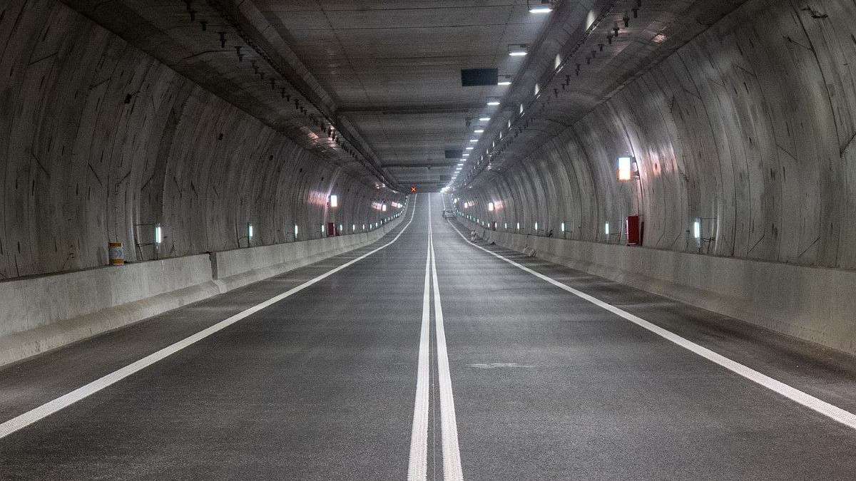 Megnyitották Lengyelországban Európa leghosszabb, 1440 méter hosszú víz alatti alagútját, ami Usedom és Wolin szigetét, valamint Swinoujscie városközpontját köti össze az ország többi részével. Forrás:Twitter/Maggie Python