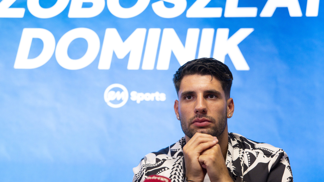 Szoboszlai Dominik labdarúgó az EM Sports menedzserirodájában tartott sajtótájékoztatón 2023. július 4-én. A magyar labdarúgó-válogatott csapatkapitánya az RB Leipzigtől a Liverpool FC-hez igazolt.