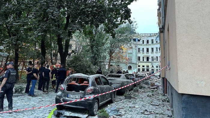Lakóházat ért rakétacsapás az ukrajnai Lembergben – képek, videó