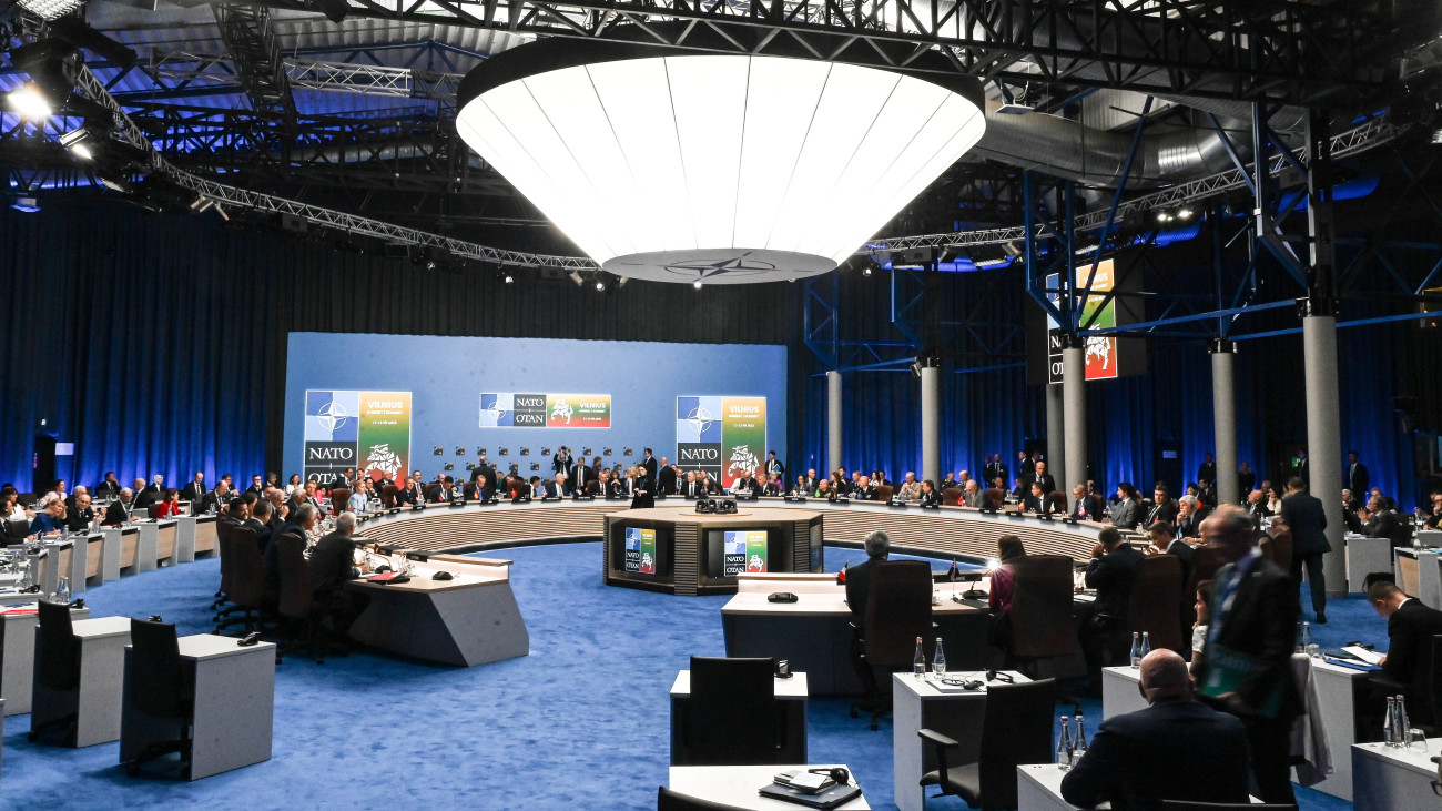 A NATO kétnapos vilniusi csúcstalálkozójának első napi ülése 2023. július 11-én.