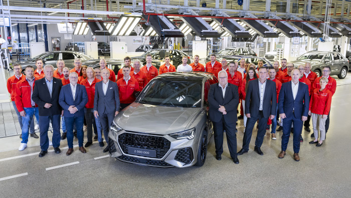 Ünnepelnek az Audi Hungariánál, a kérdés, hogy mit