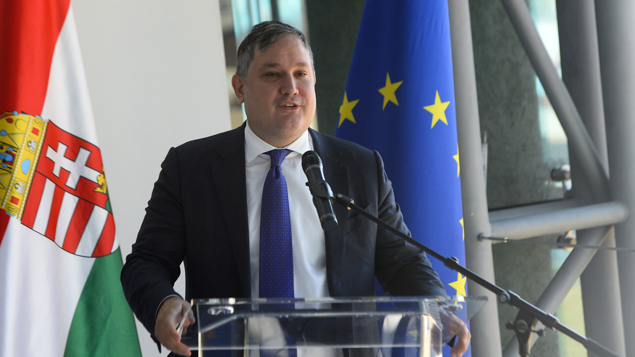 Nagy Márton gazdaságfejlesztési miniszter beszédet mond az Európai Vállalkozásfejlesztési Díj nemzeti fordulójának átadásán a Gazdaságfejlesztési Minisztériumban 2023. július 3-án.