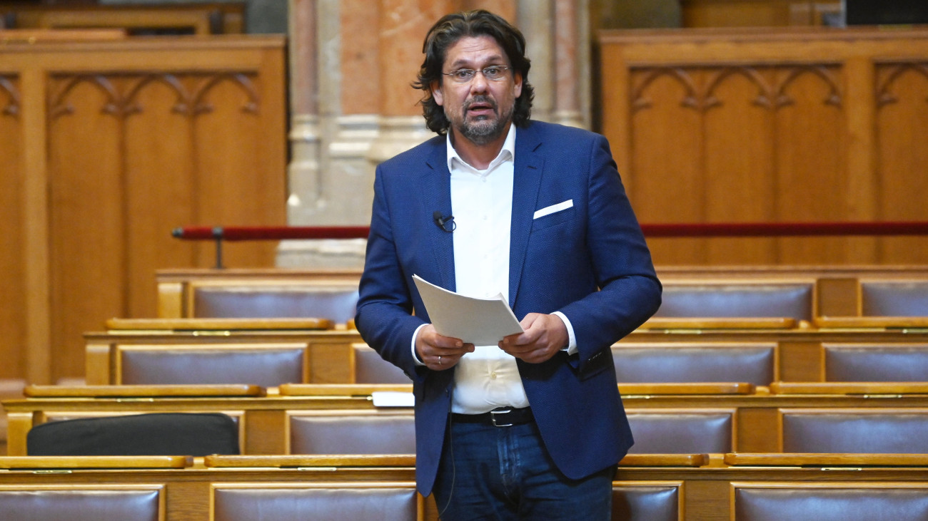 Deutsch Tamás, a Fidesz európai parlamenti delegációjának vezetője felszólal az Európai Unió jövőjével kapcsolatosan képviselendő magyar álláspontról szóló vitában az Országgyűlés rendkívüli plenáris ülésén 2022. június 28-án.