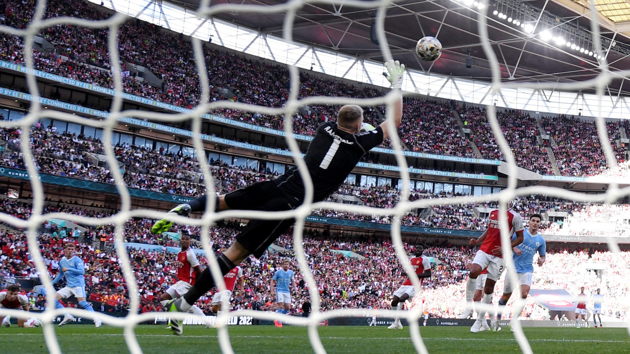 LONDON, ENGLAND - AUGUST 06: Cole Palmer of Manchester City scores the teams first goal during The FA Community Shield match between Manchester City against Arsenal at Wembley Stadium on August 06, 2023 in London, England. (Photo by Mike Hewitt/Getty Images)
