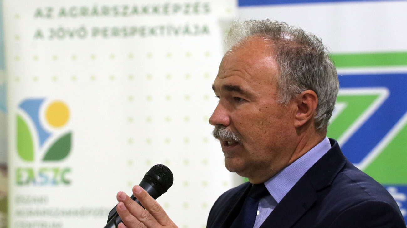 Nagy István agrárminiszter beszédet mond a hajdúböszörményi Hajdúság Expo és Kelet-magyarországi Agrárfórum megnyitóján 2023. augusztus 11-én.