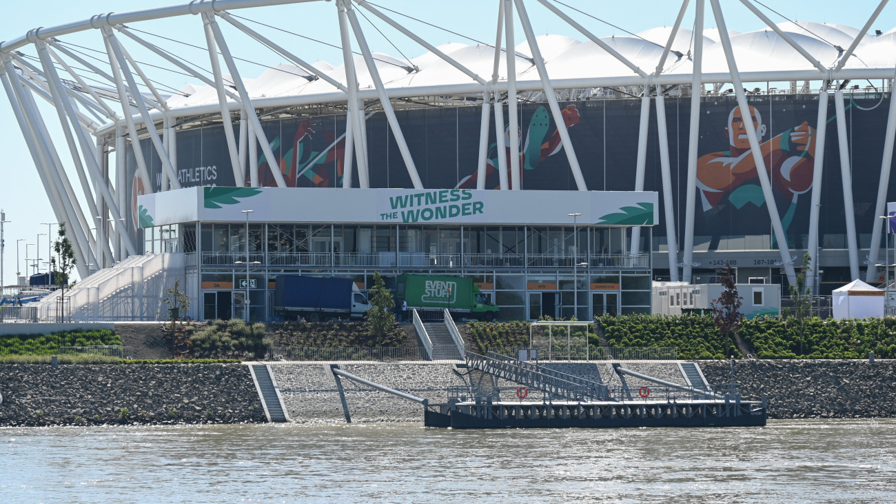Hajókikötő a Nemzeti Atlétikai Központ mellett 2023. augusztus 13-án. A Batthyány térről induló hajókkal is utazhatnak a nézők az augusztus 19-én kezdődő budapesti atlétikai világbajnokság helyszínére.