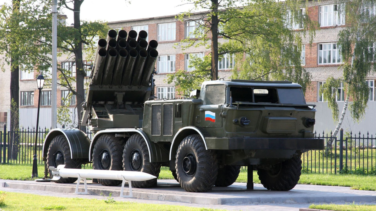 BM-27 Uragan orosz rakéta sorozatvető. Forrás: Wikipédia