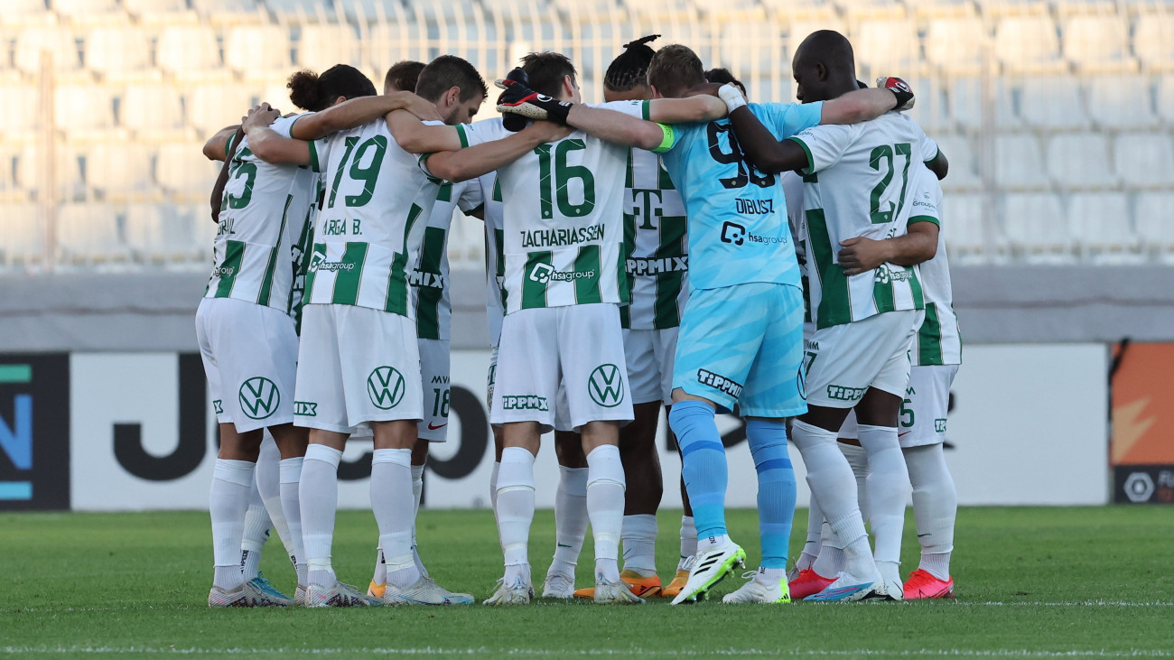 A Ferencváros játékosai a labdarúgó Konferencia-liga harmadik selejtezőfordulójának első, Hamrun Spartans-Ferencváros mérkőzése előtt Ta Qaliban 2023. augusztus 10-én.