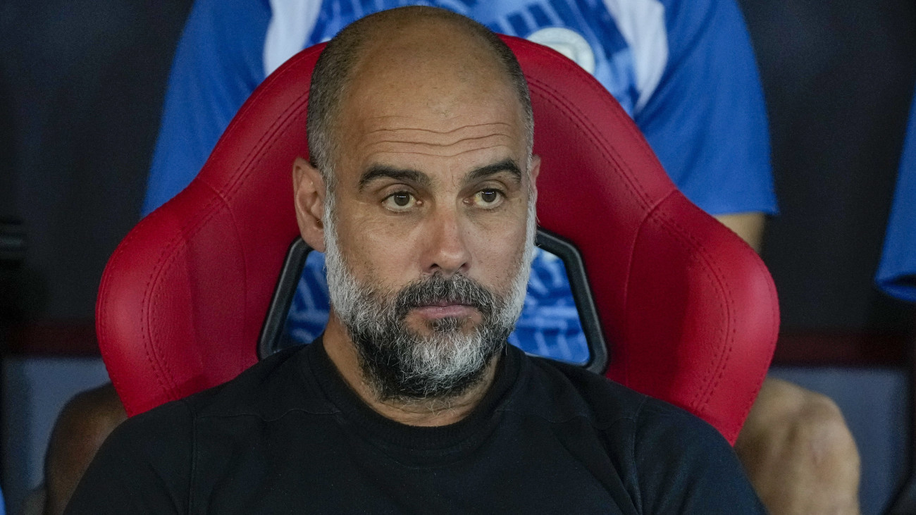 Pep Guardiola, a Manchester City vezetőedzője a labdarúgó Európai Szuperkupa Manchester City - Sevilla mérkőzésén a pireuszi Karaiszkakisz Stadionban 2023. augusztus 16-án.