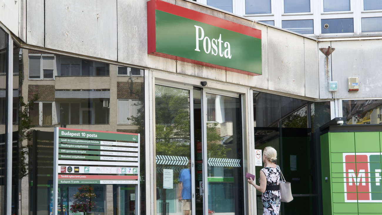 A Magyar Posta Budapest 10 postahivatal bejárata a 10. kerületi Kőrösi Csoma sétány 5. szám alatt. MTVA/Bizományosi: Róka László  *************************** Kedves Felhasználó!
