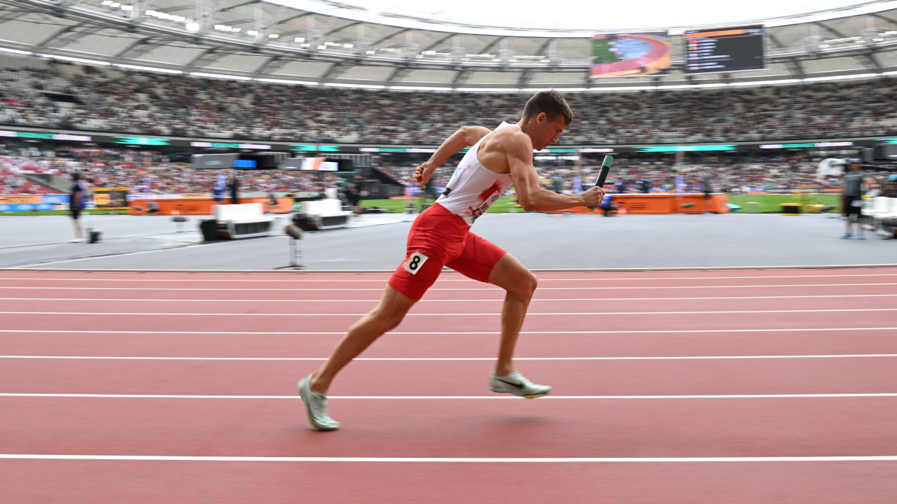 Molnár Attila a 4x400 méteres vegyes váltófutás előfutamában a budapesti atlétikai világbajnokságon a Nemzeti Atlétikai Központban 2023. augusztus 19-én.