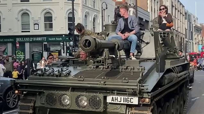 Dugódíjbotrány Londonban: a tanknak nem kell fizetnie