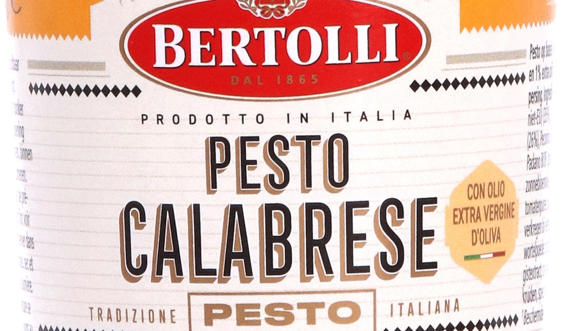 Bertolli Pesto Calabrese szósz piros paprikával, ricottával és extra szűz olívaolajjal.