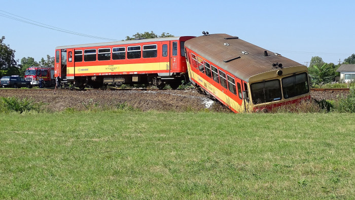 Megrázó képek a délelőtti vonatbalesetről