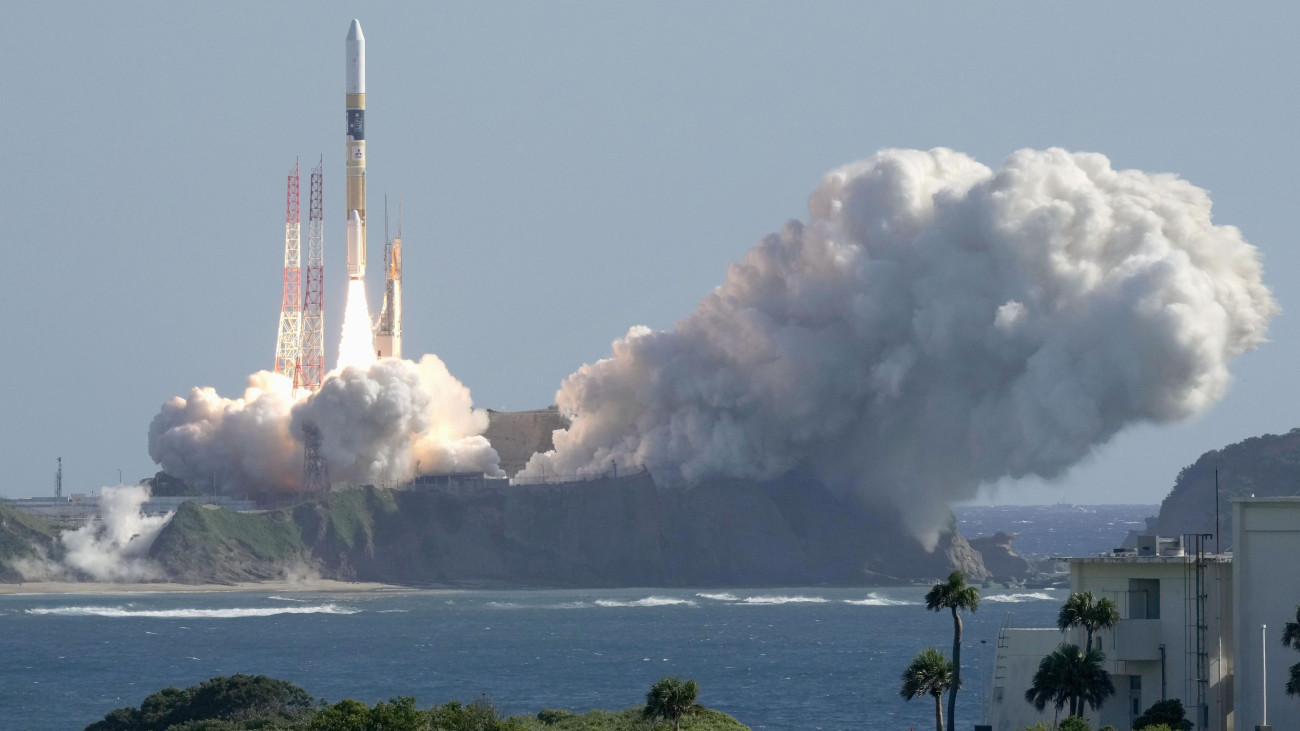An H2A rocket carrying the Japan Aerospace Exploration Agencys lunar lander lifts off from Tanegashima Space Center in Minamitane in the southwestern Japan prefecture of Kagoshima on Sept. 7, 2023. (Photo by Kyodo News via Getty Images)