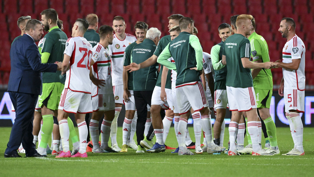 A magyar válogatott játékosai a labdarúgó Európa-bajnoki selejtező G csoportjában játszott Szerbia - Magyarország mérkőzés után a belgrádi Rajko Mitic Stadionban 2023. szeptember 7-én. A magyar csapat 2-1-re nyert.