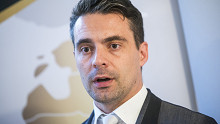 Népszavást kér Vona Gábor, nekiment Magyar Péternek