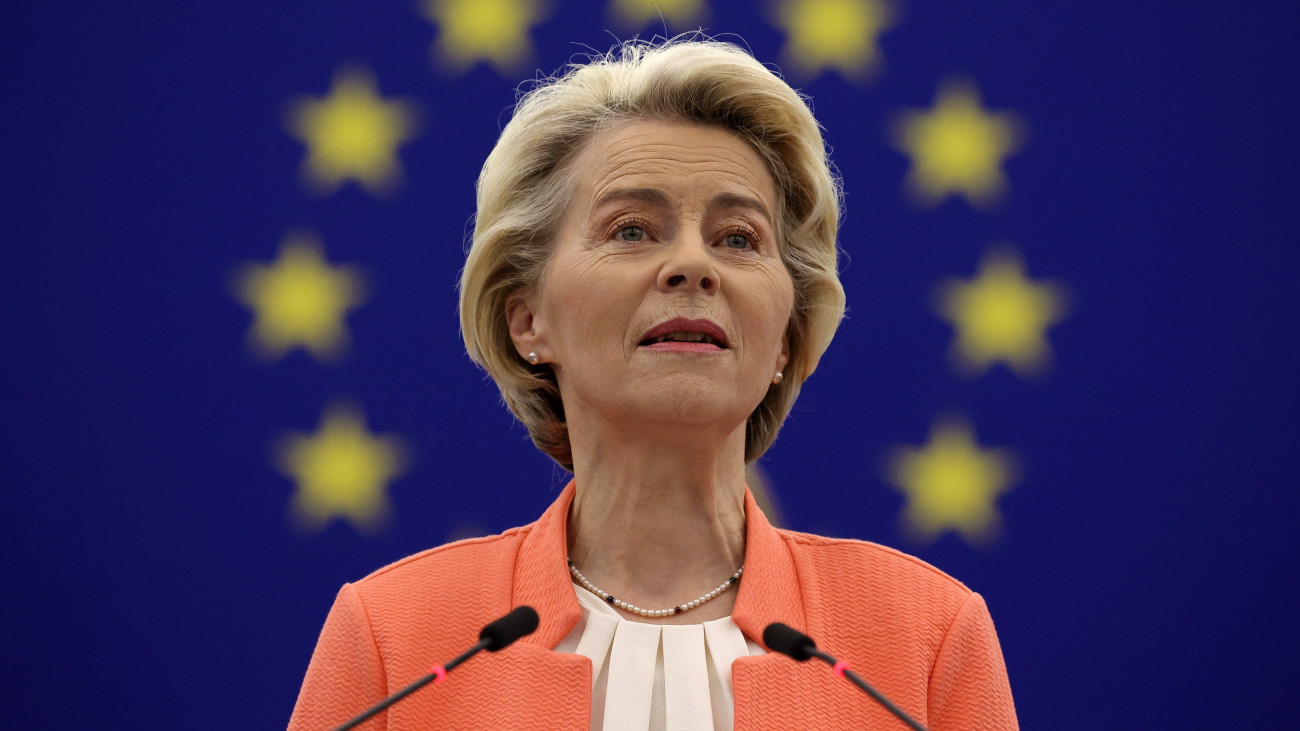 Ursula von der Leyen, az Európai Bizottság elnöke az Európai Unió helyzetéről tartja meg évenkénti beszédét az Európai Parlament strasbourgi üléstermében 2023. szeptember 13-án.