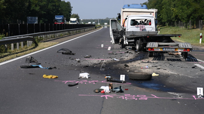 Ezt nem lehetett túlélni - drámai képek az M5-ösön történt halálos balesetről