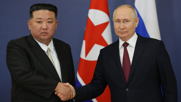Észak-Koreába hívták az orosz elnököt