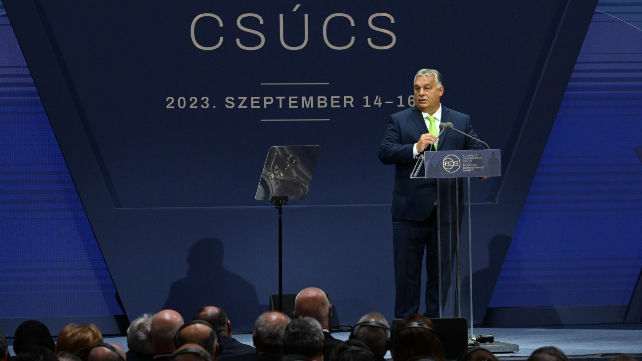 Orbán Viktor miniszterelnök beszédet mond az V. Budapesti Demográfiai Csúcs első napján a Szépművészeti Múzeumban 2023. szeptember 14-én.