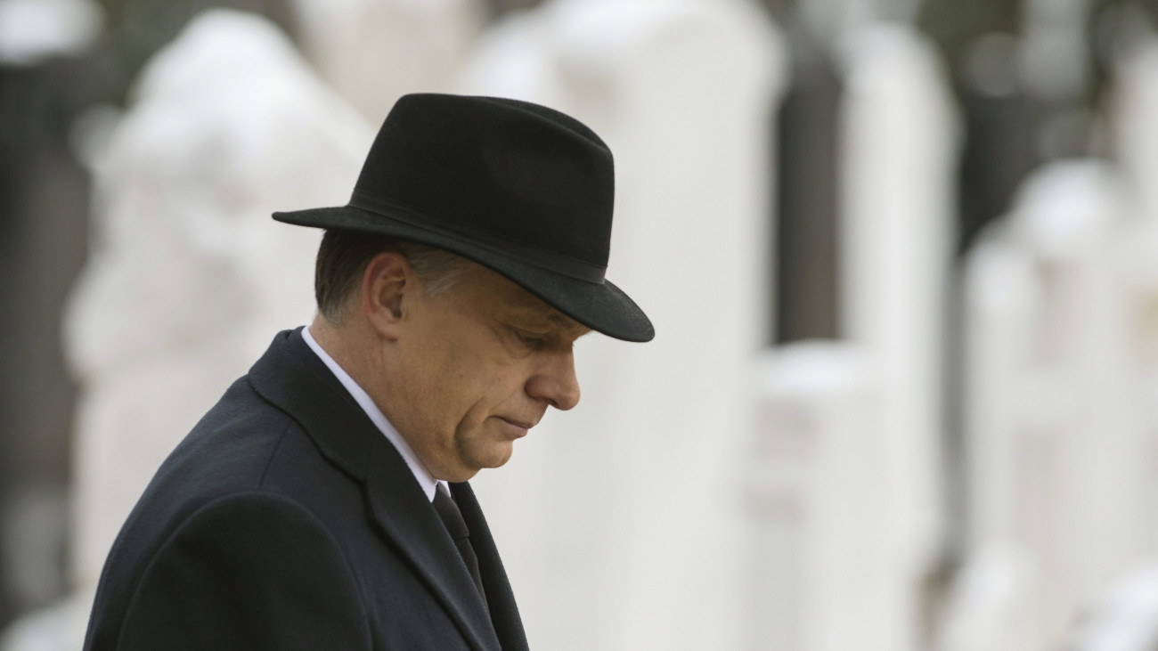 Orbán Viktor miniszterelnök a Kozma utcai zsidó temető első világháborús hősi parcellájának felújítása alkalmából tartott megemlékezésen 2015. január 26-án.