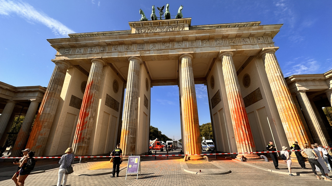 17 September 2023, Berln, Berlin: Members of the climate protection group Last Generation have sprayed the Brandenburg Gate in Berlin with orange paint. All six columns were affected, said a police spokesman on Sunday morning. Emergency forces were on the scene, there had been arrests. The Last Generation said that prepared fire extinguishers had been used for the action. Photo: Paul Zinken/dpa (Photo by Paul Zinken/picture alliance via Getty Images)